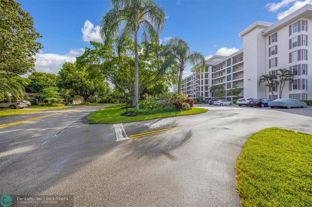 Pompano Beach, FL 33069,2850 N Palm Aire Dr  #104