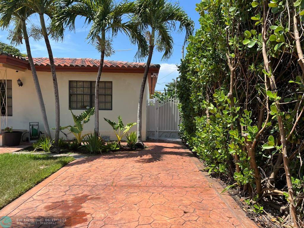 445 NE 109th St  #2, Miami, FL 33161