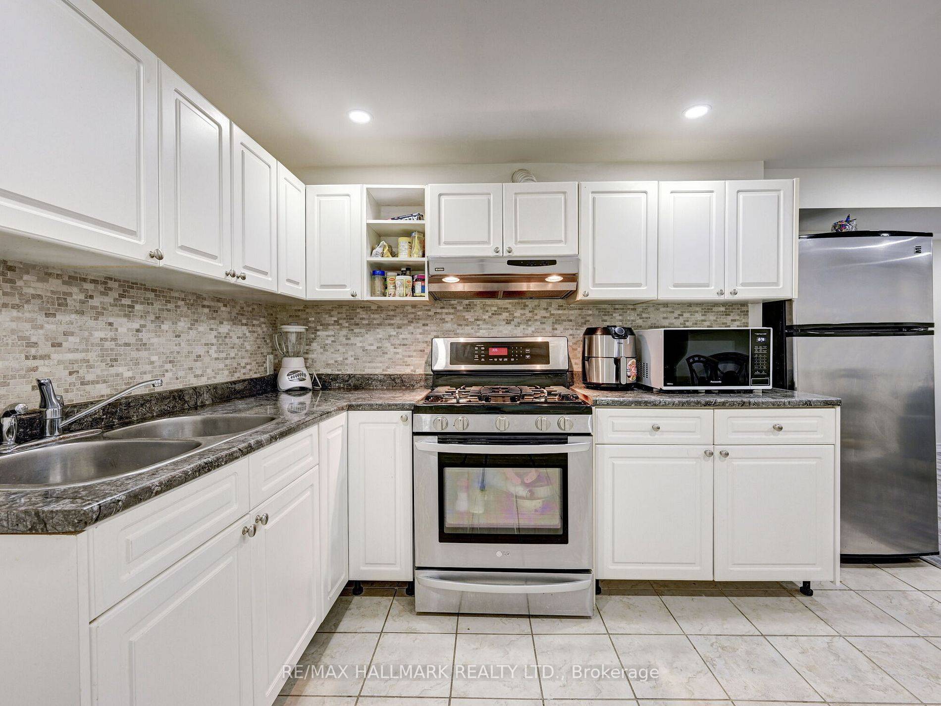 205 London RD #Bsmnt, Newmarket, ON L3Y 6H8