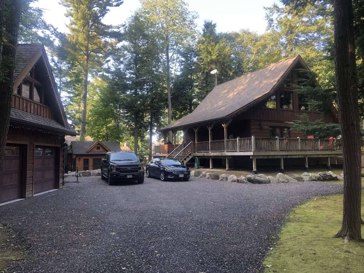 122 Greenpoint RD, Tiny, ON L9M 0M7