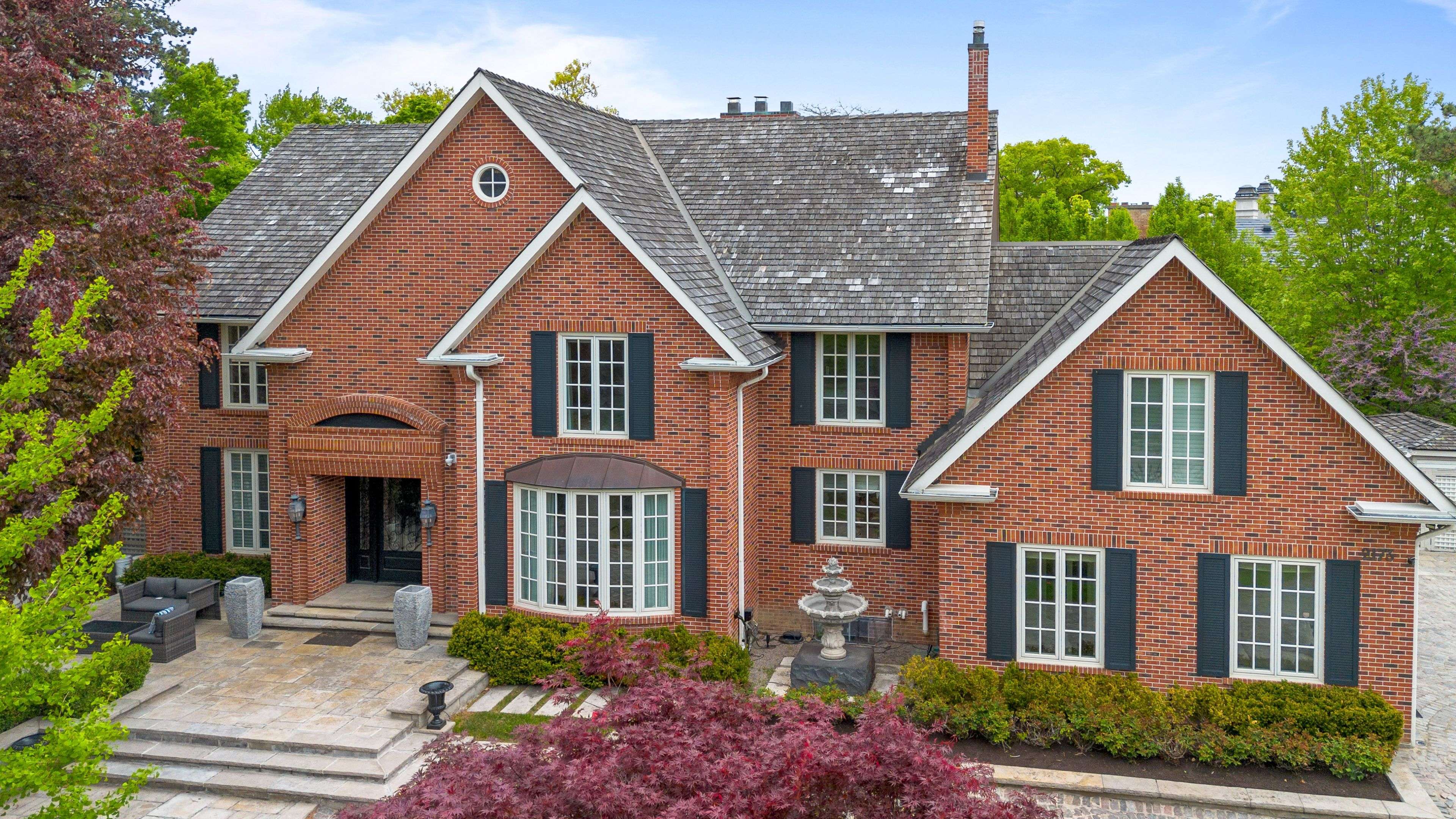 Mississauga, ON L5H 3X6,2173 Shawanaga TRL