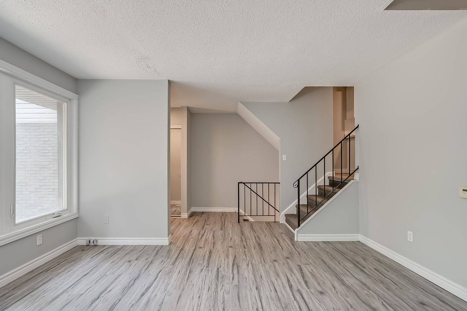 Hamilton, ON L8K 5H1,270 Montmorency DR #524