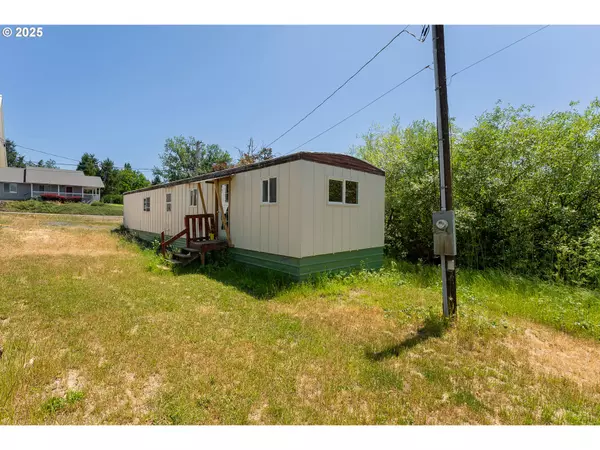 311 NE 2ND ST, Oakland, OR 97462