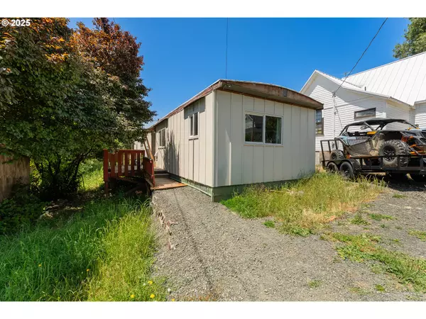 Oakland, OR 97462,311 NE 2ND ST