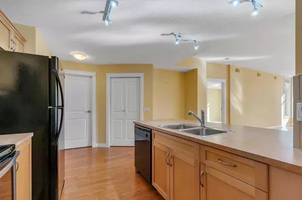 Calgary, AB T2V 4S6,2121 98 AVE SW #305