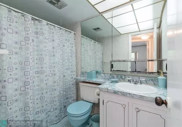 Sunrise, FL 33322,2951 E Sunrise Lakes Dr #211