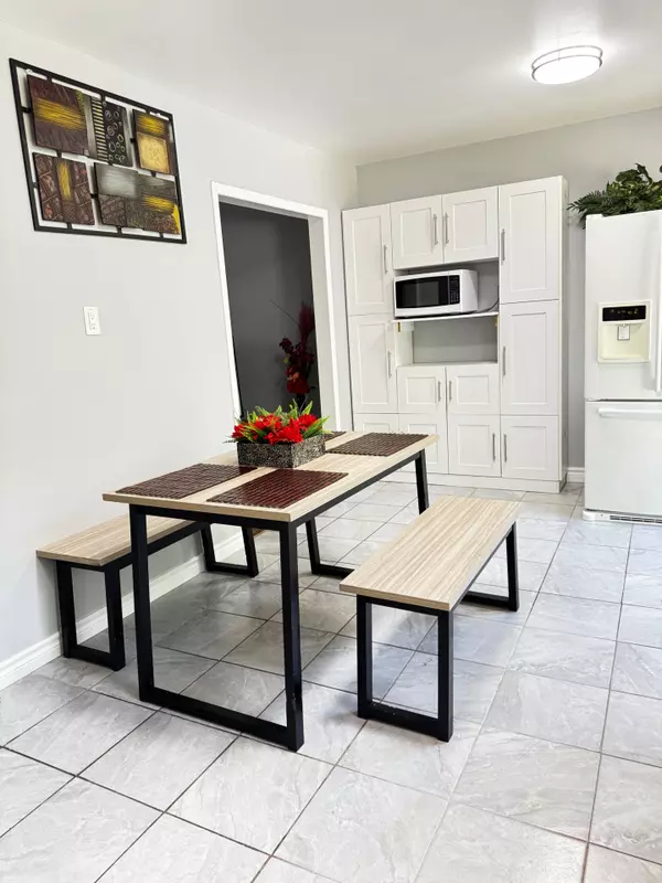 London North, ON N6G 2E7,237 Homestead(Room) CRES