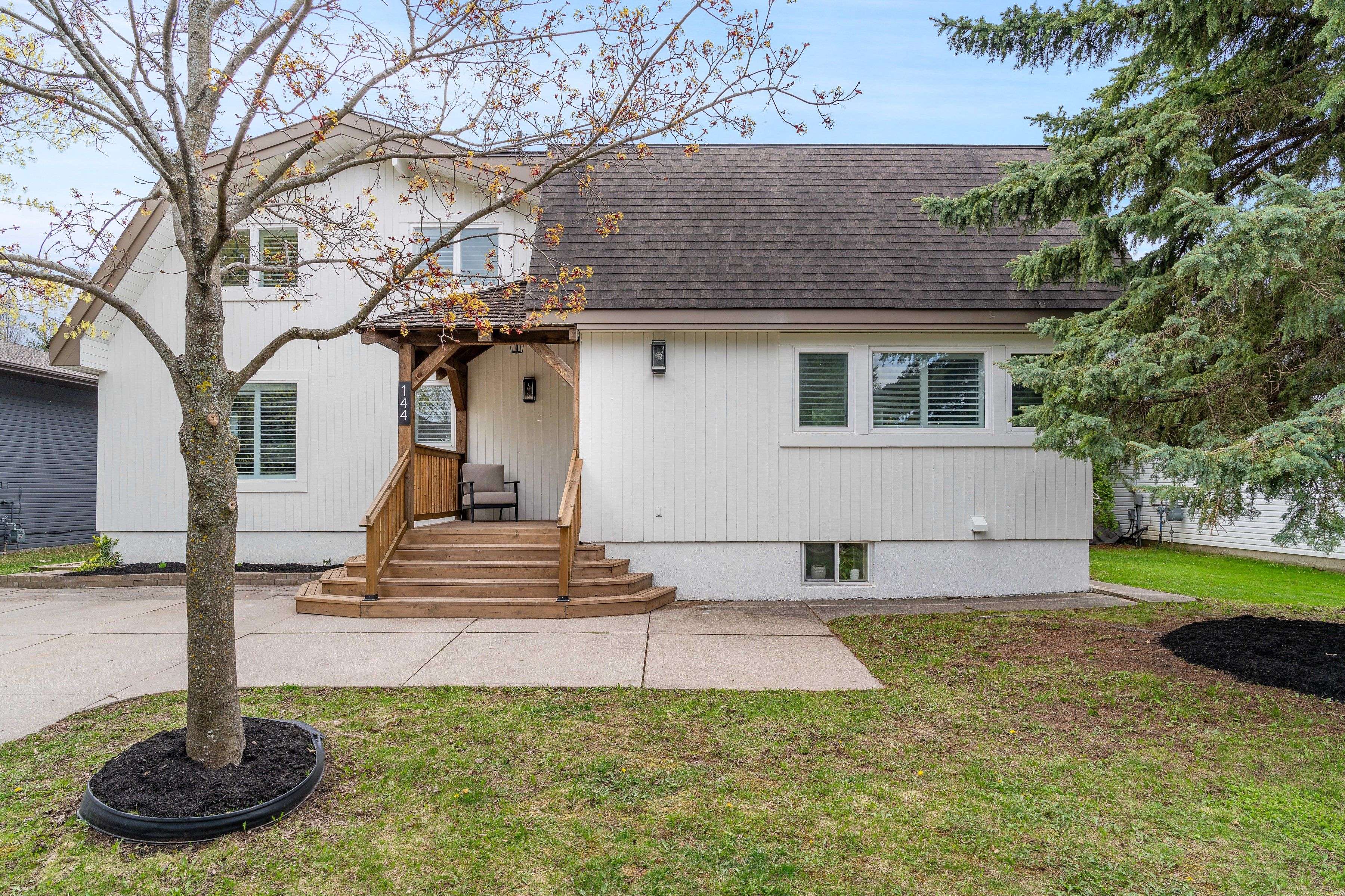 Blue Mountains, ON L9Y 0L4,144 Brooker BLVD