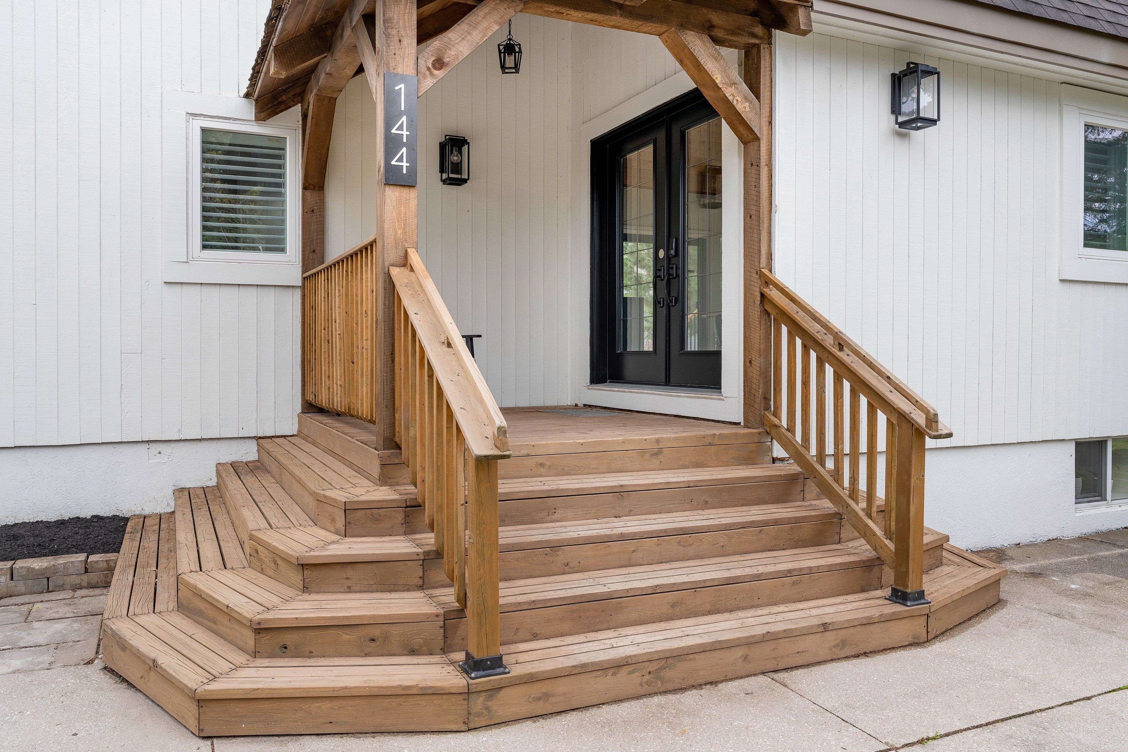Blue Mountains, ON L9Y 0L4,144 Brooker BLVD