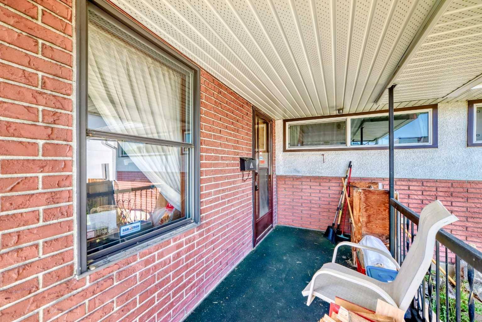 Calgary, AB T3E 3J6,2715 40 ST SW