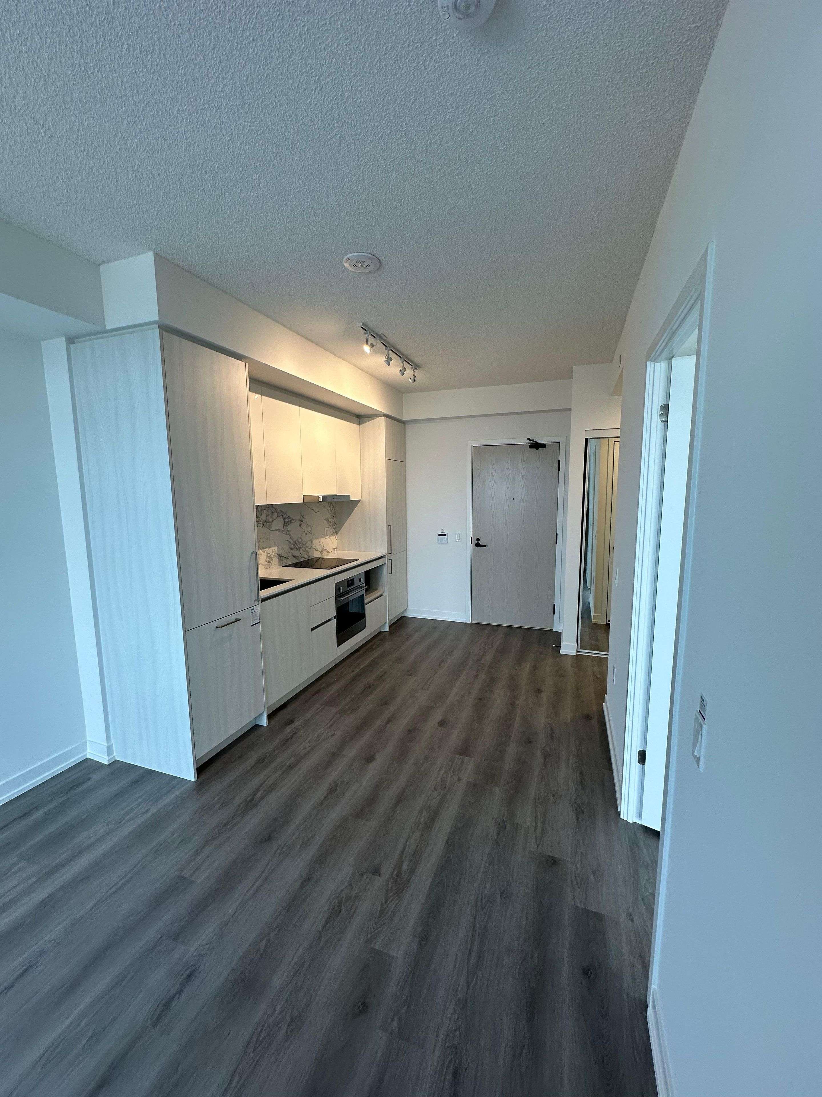 Vaughan, ON L4K 0R1,225 commerce ST N #4810