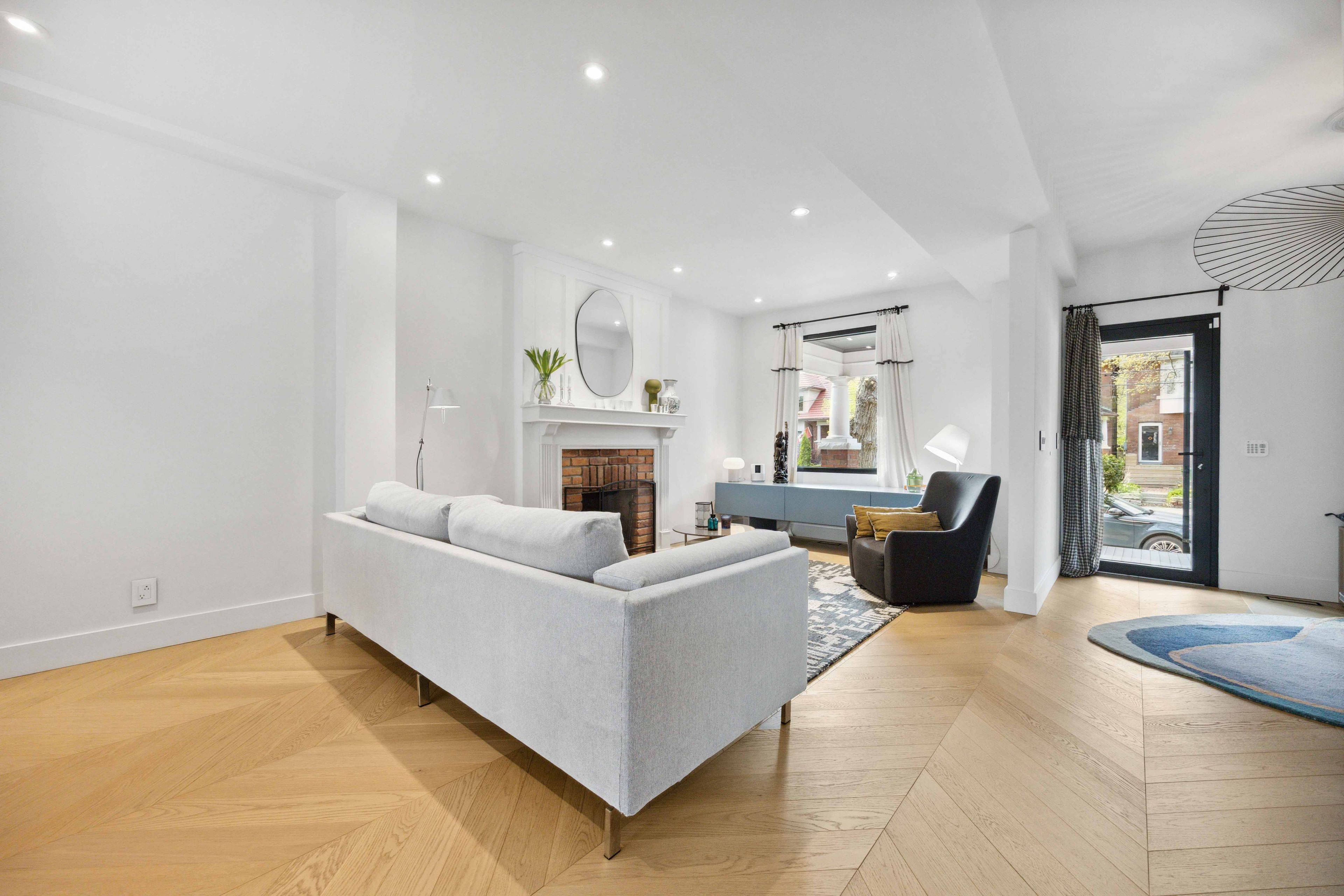 Toronto W02, ON M6P 1R8,427 Annette ST