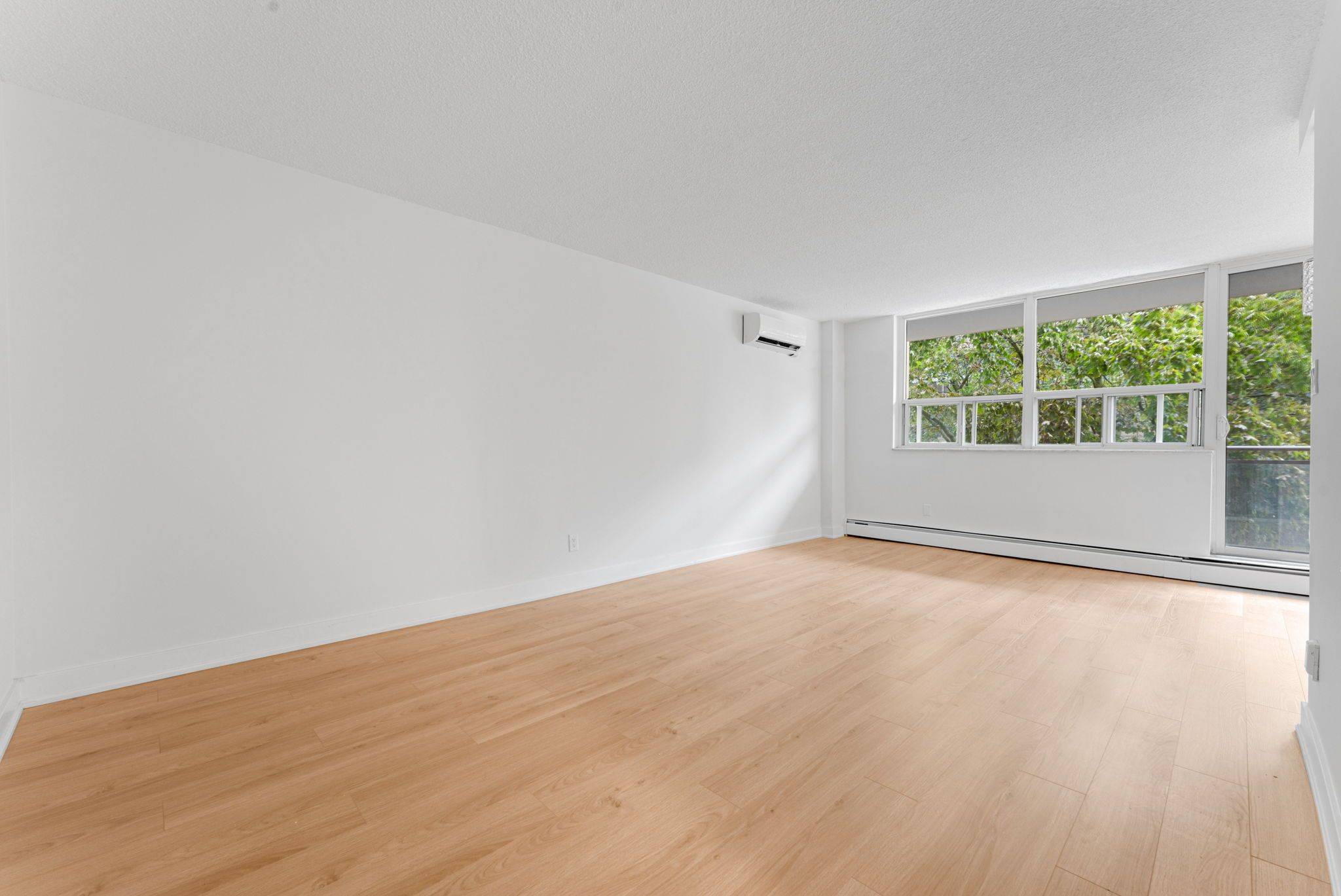 Niagara Falls, ON L2J 3G5,6400 Huggins ST #305