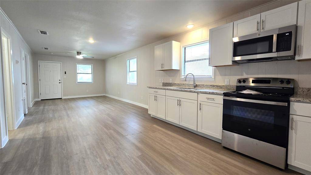 Hawkins, TX 75765,389 W Blackbourn Street