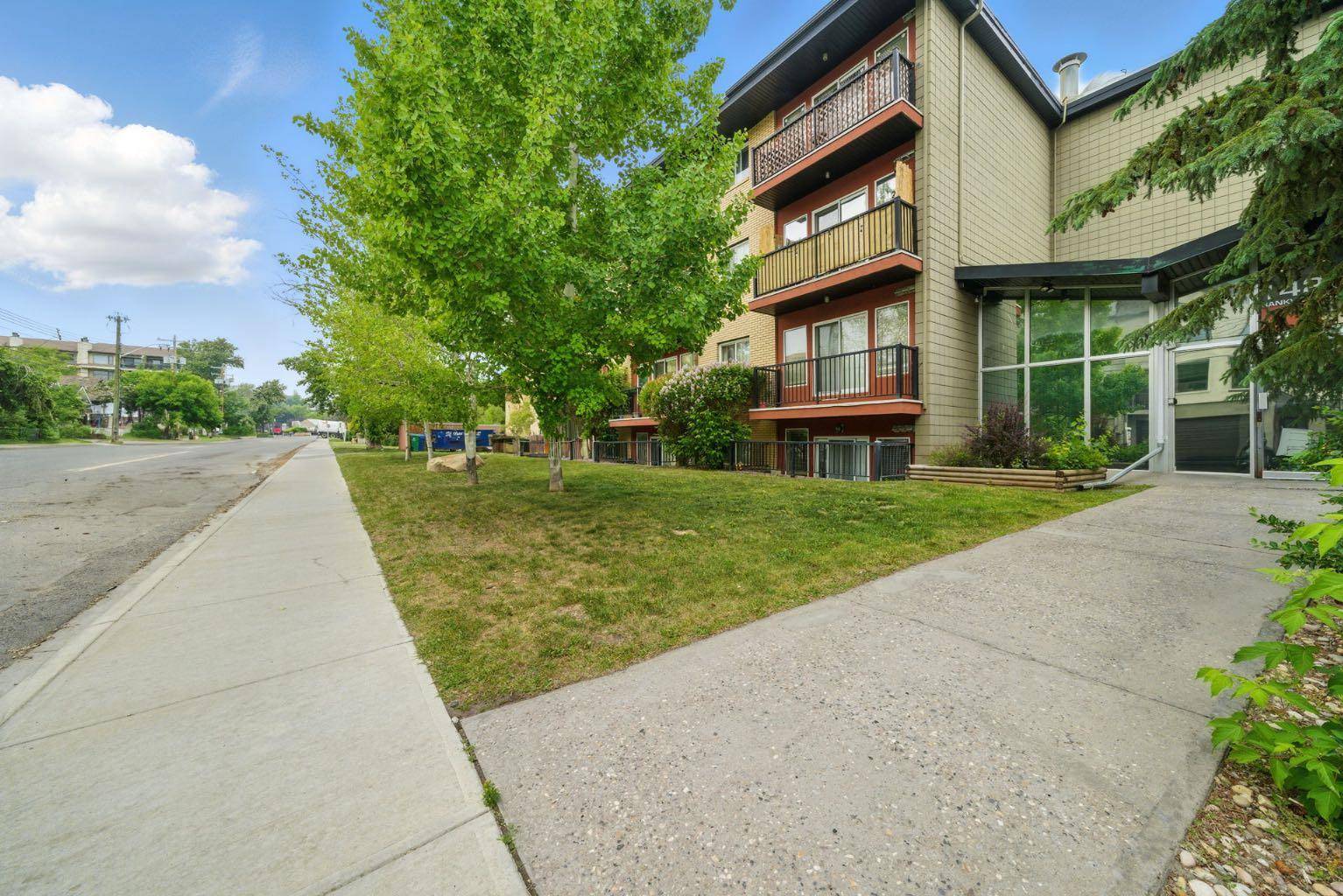 Calgary, AB T2T 0R5,1424 22 AVE Southwest #401