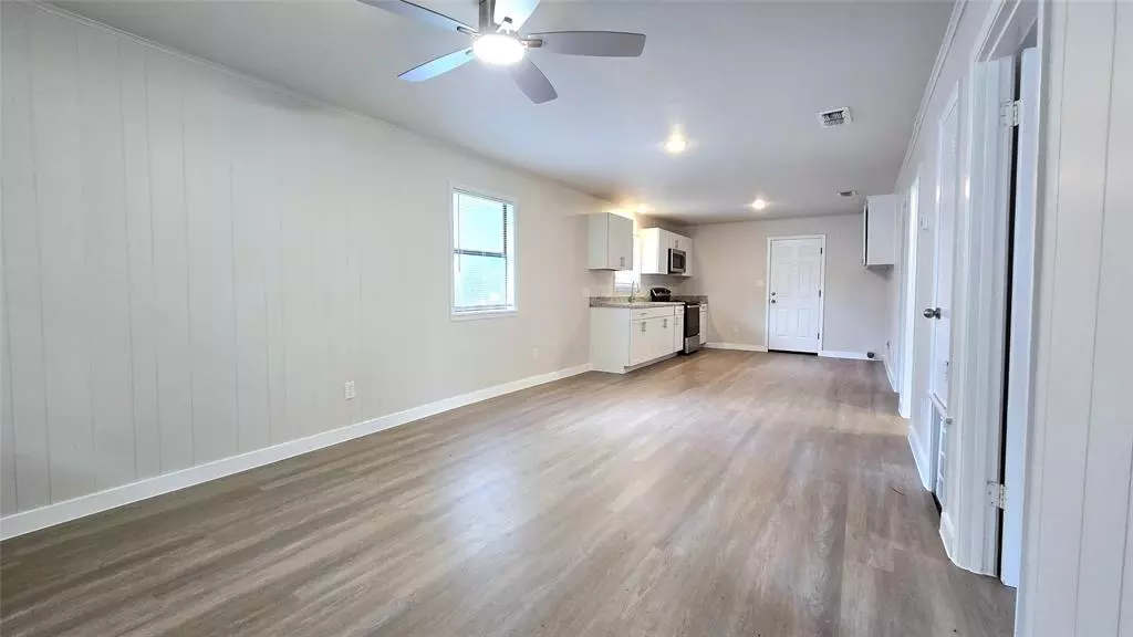 Hawkins, TX 75765,389 W Blackbourn Street