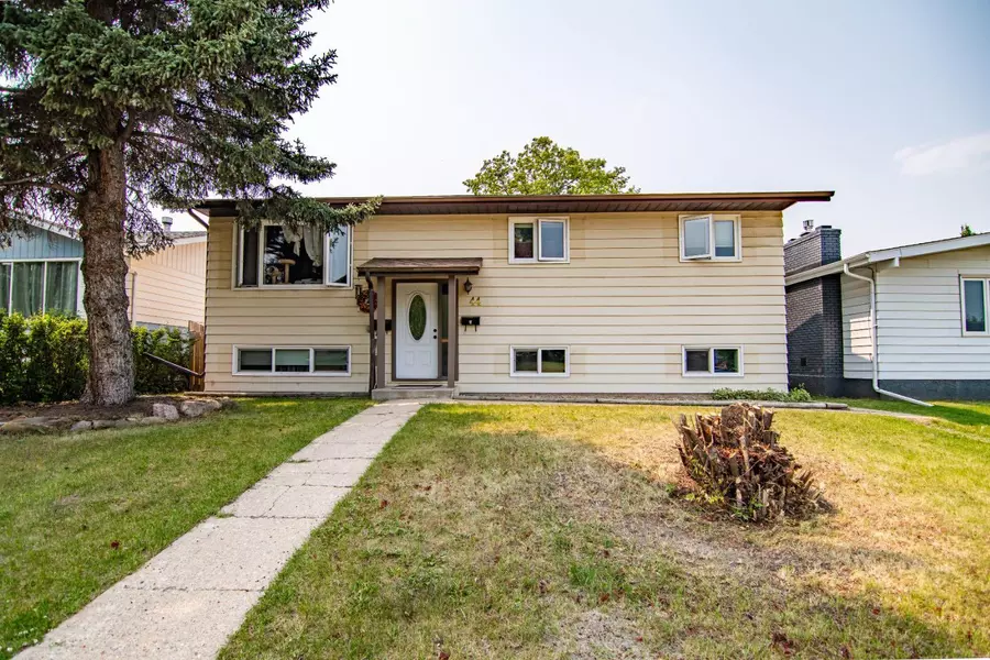 44 Oyen CRES, Red Deer, AB T4P1T4
