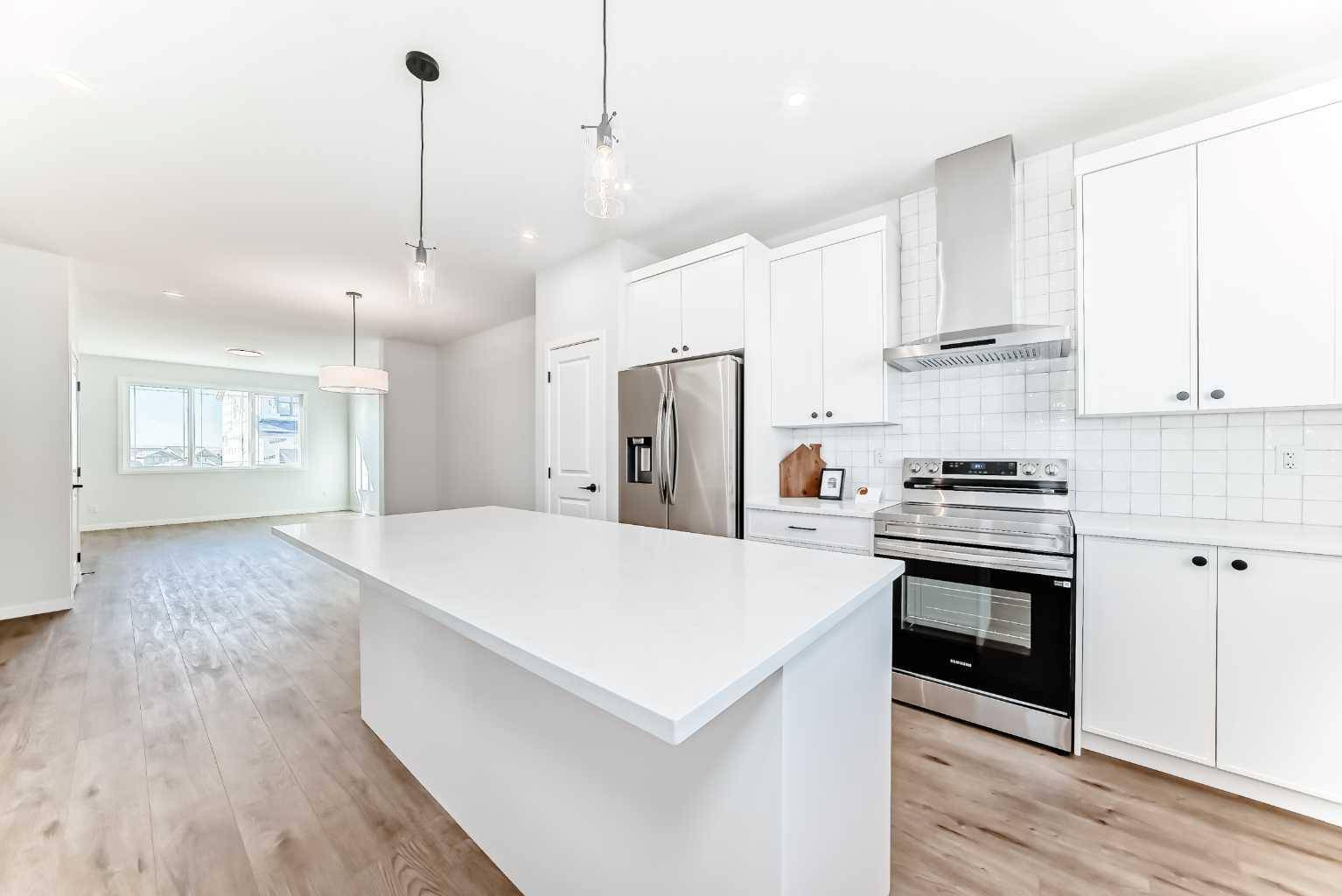 Calgary, AB T3P 2E5,101 Lucas PL Northwest