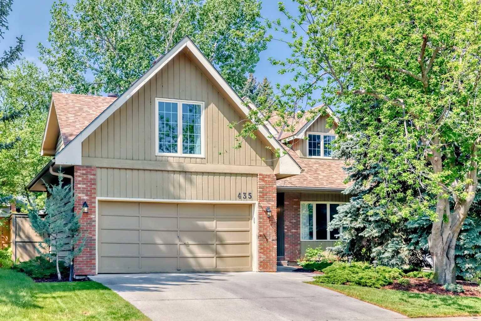 435 Oakside CIR Southwest, Calgary, AB T2V 4T7