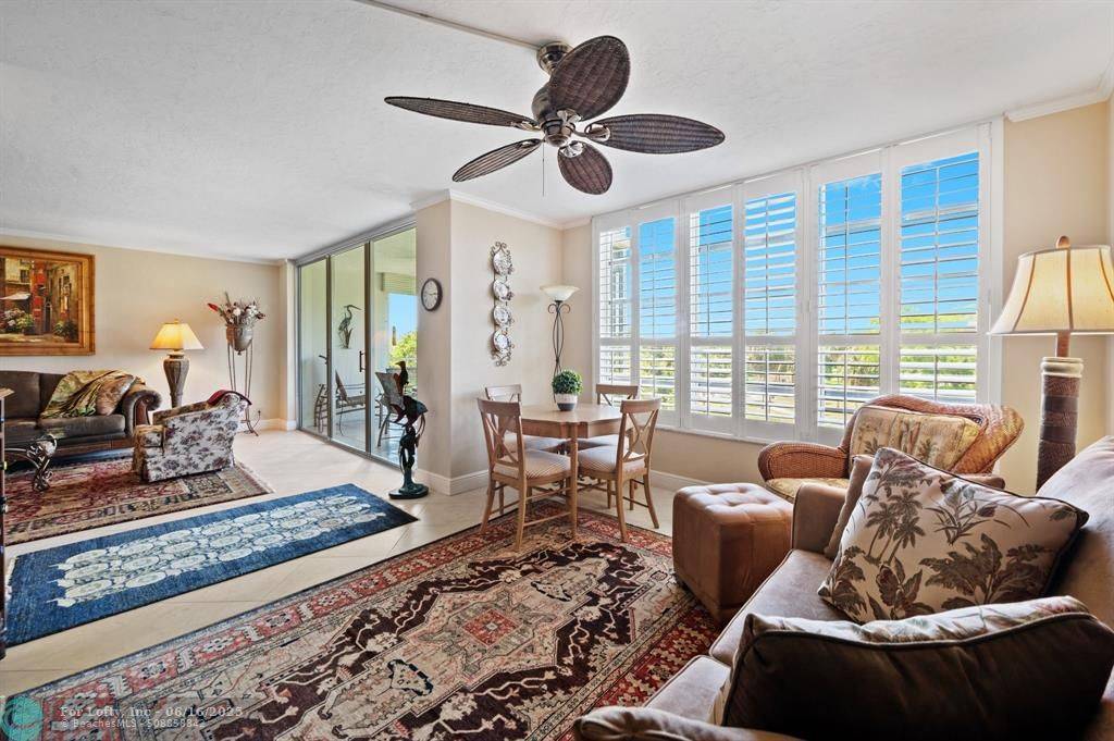 Pompano Beach, FL 33069,3960 Oaks Clubhouse Dr  #403