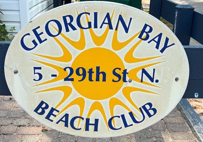 Wasaga Beach, ON L9Z 2E1,5 29th ST N #3