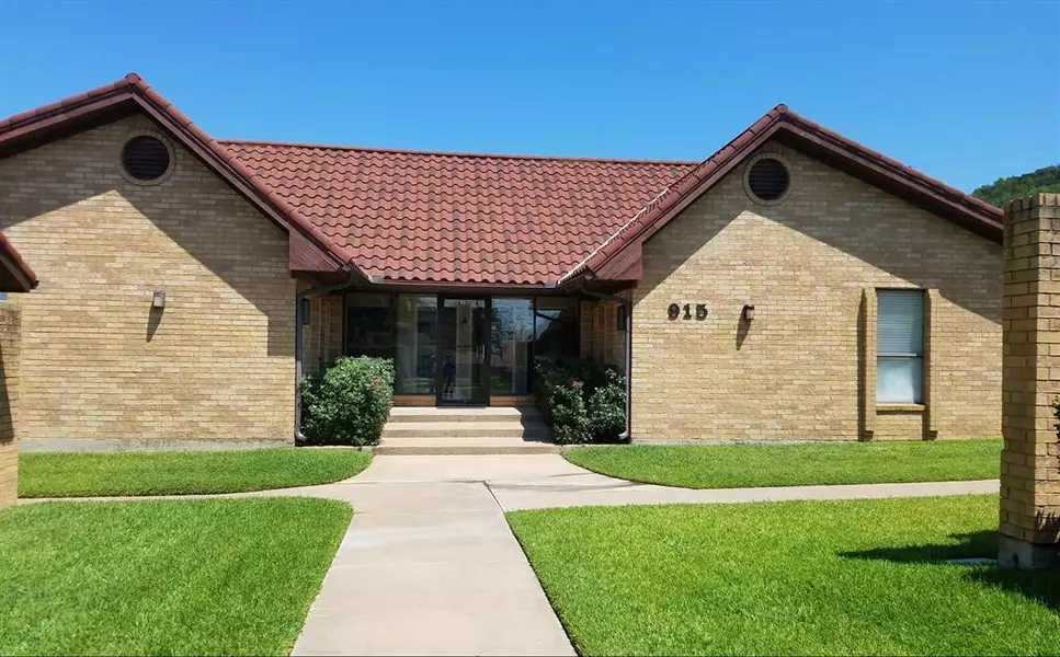 915 E Hubbard Street, Mineral Wells, TX 76067