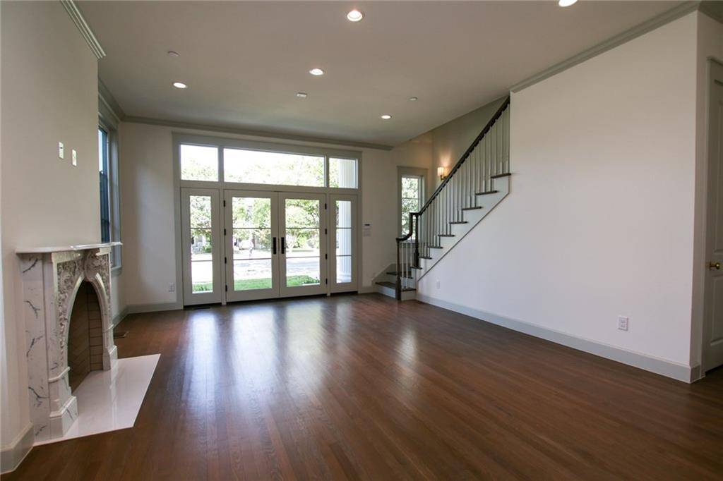 Dallas, TX 75208,1019 BISHOP Avenue