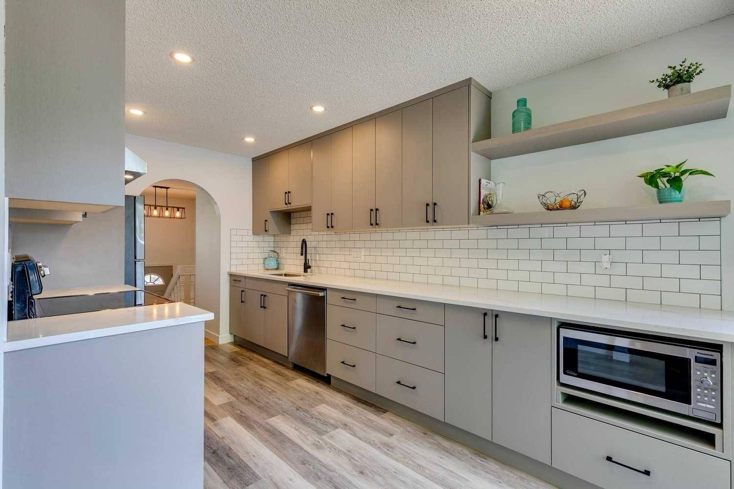 Calgary, AB T3H 1A2,6628 Coach Hill RD SW