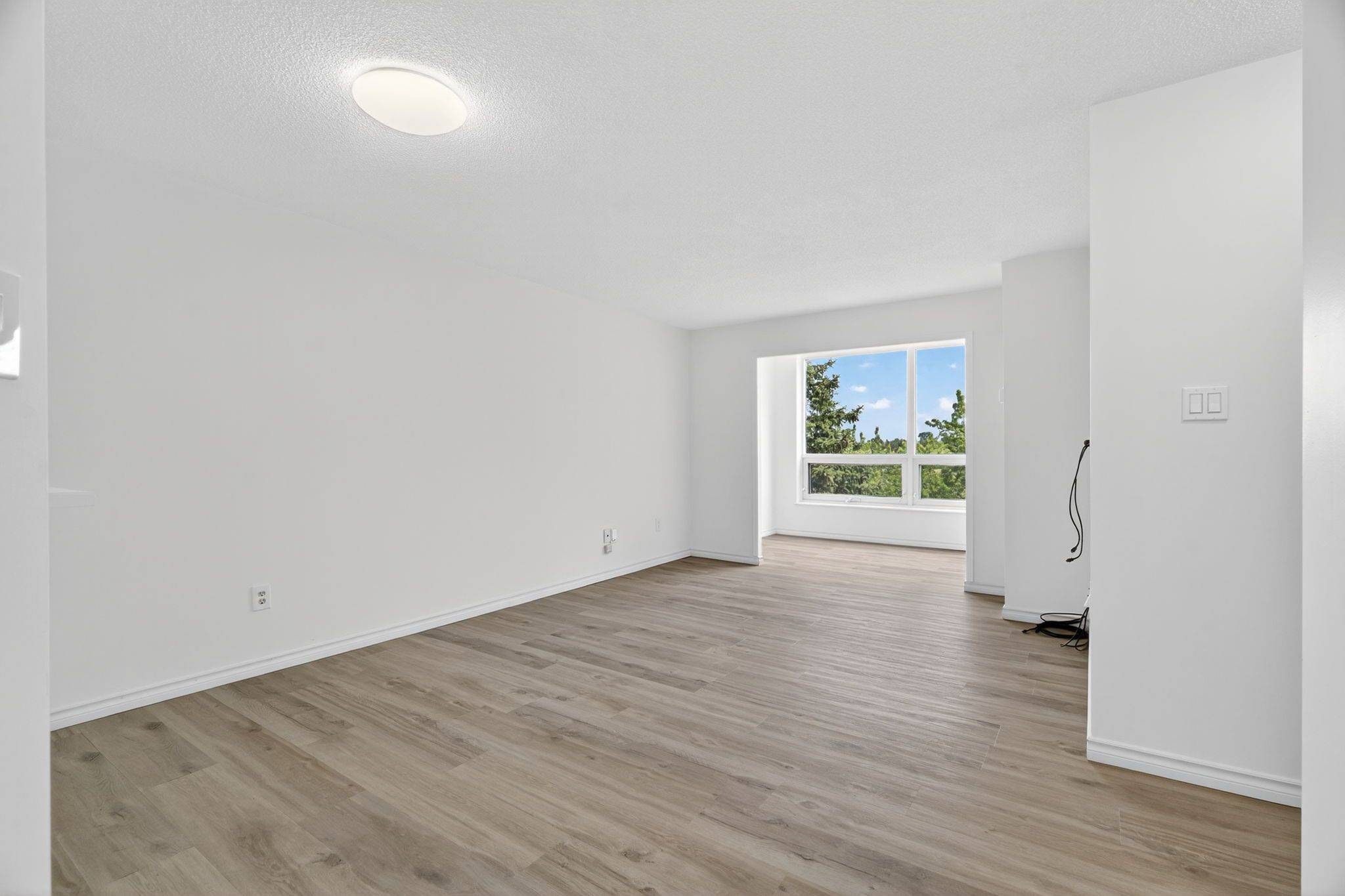 Richmond Hill, ON L4C 8T4,326 Major Mackenzie DR E #618