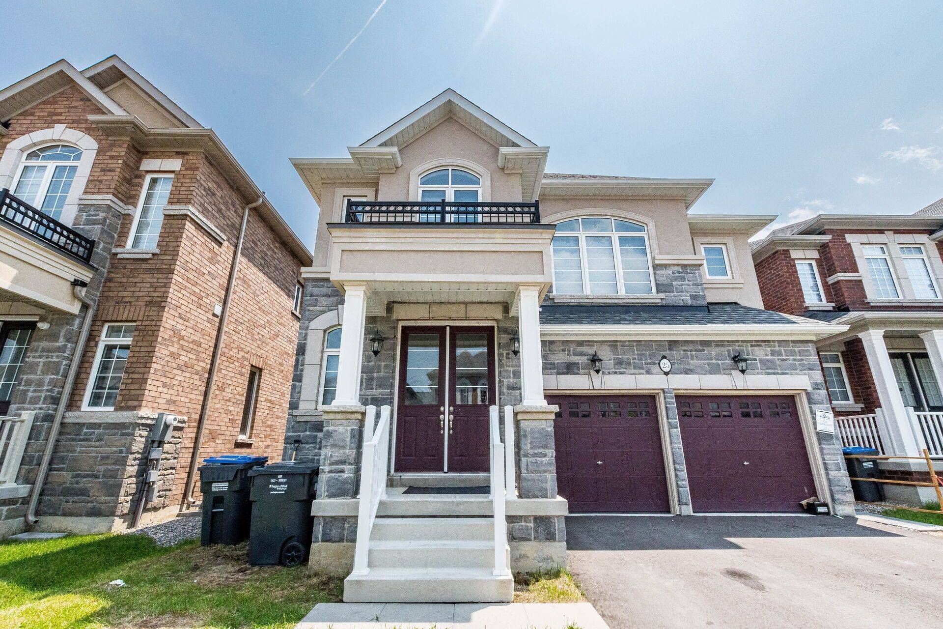 25 Kambalda RD, Brampton, ON L7A 5J3