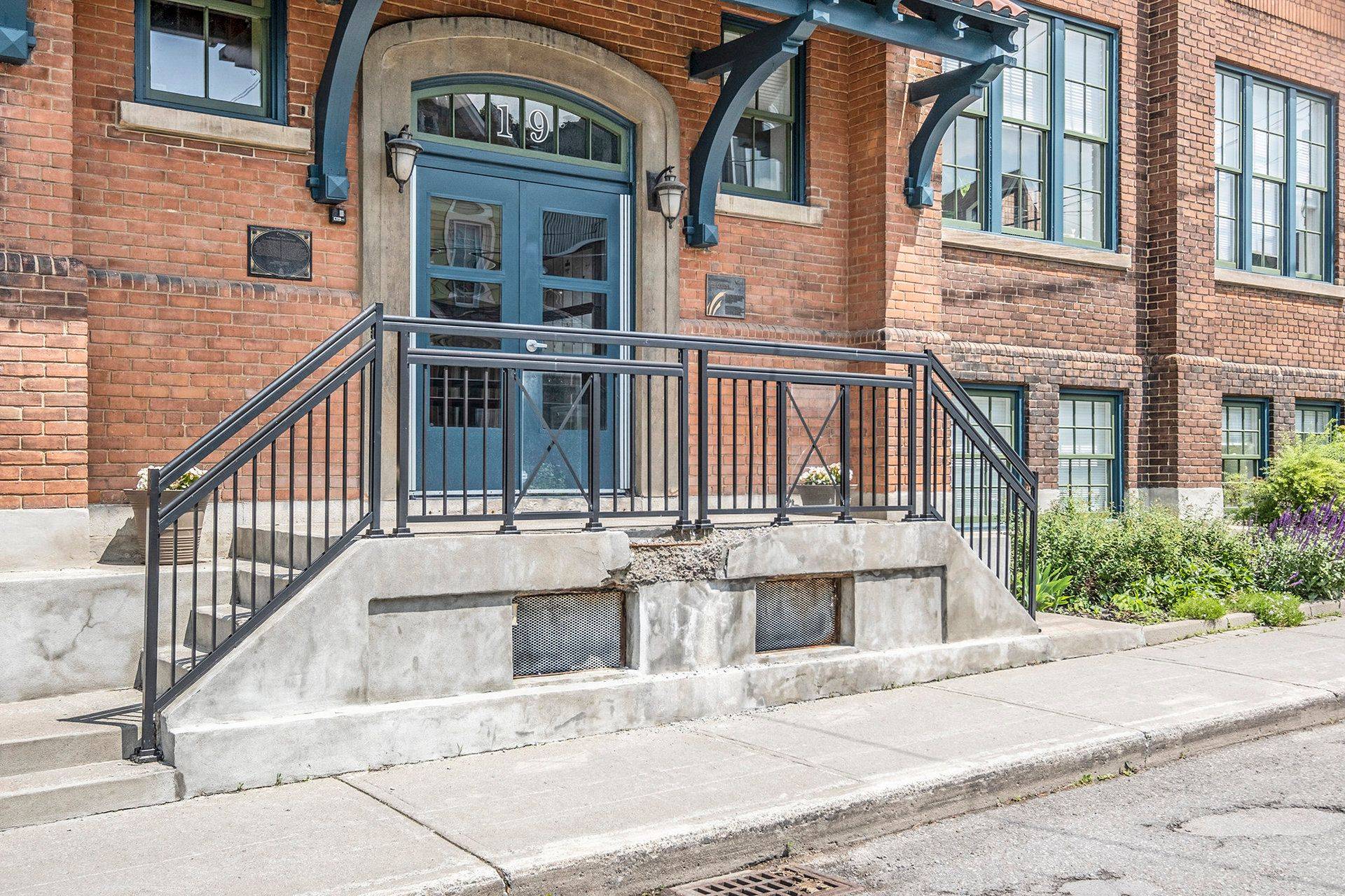 West Centre Town, ON K1Y 1T8,19 Melrose AVE #201