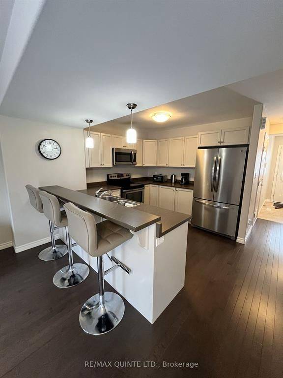 Belleville, ON K8P 3E9,7 Valleyview CT