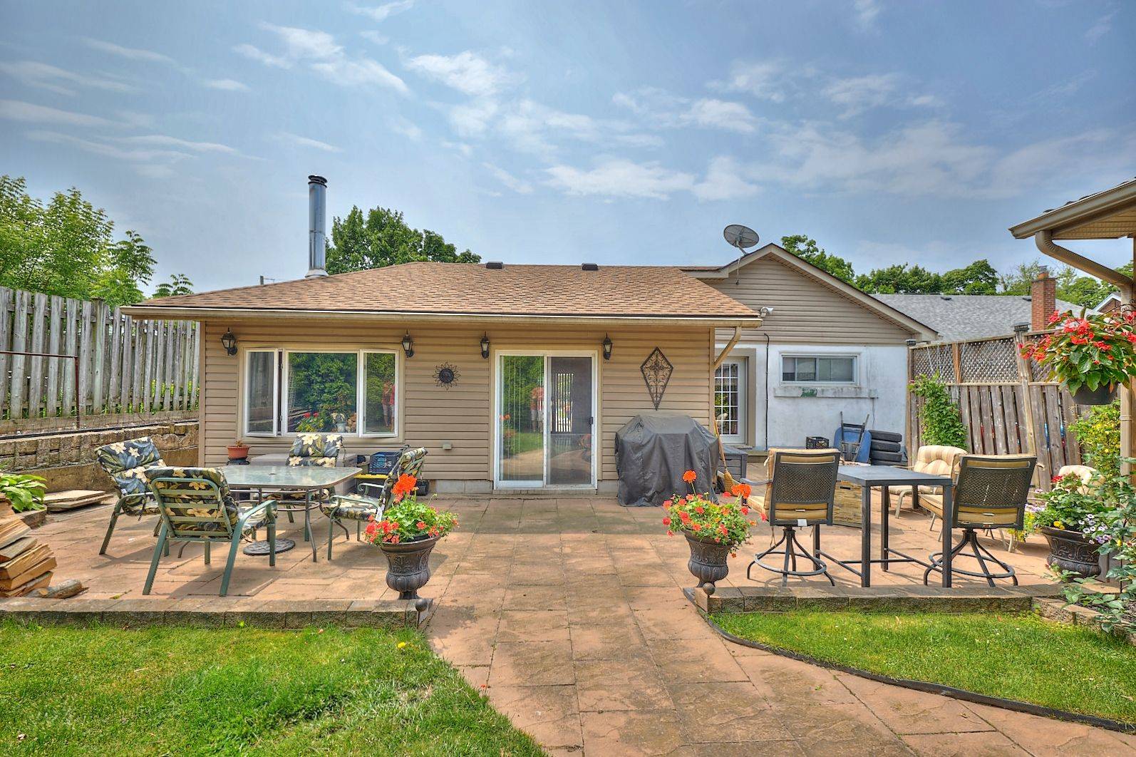 Niagara Falls, ON L2G 1H8,6947 GARDEN ST