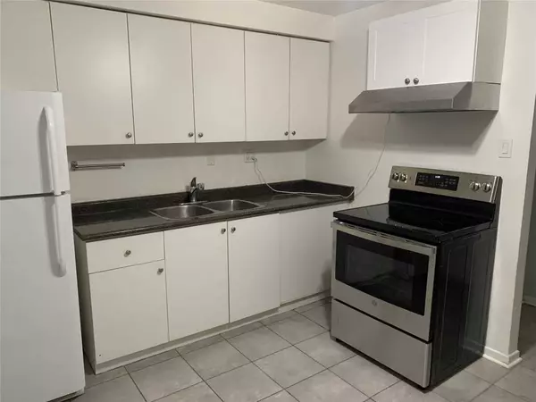 Mississauga, ON L5J 1J7,1848 Lakeshore RD W #2