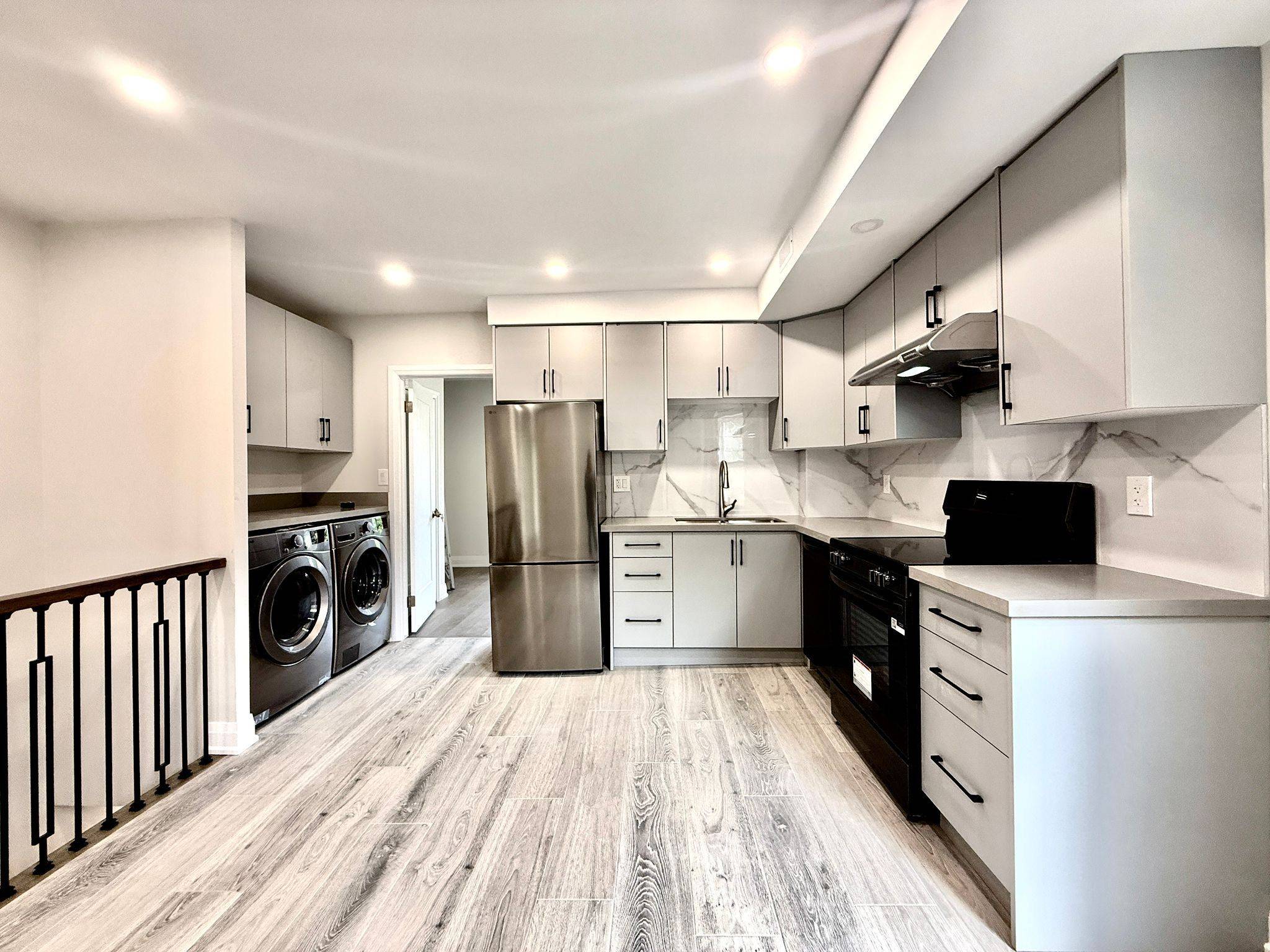 Toronto C01, ON M6G 1J3,17 Page ST #2nd Floor
