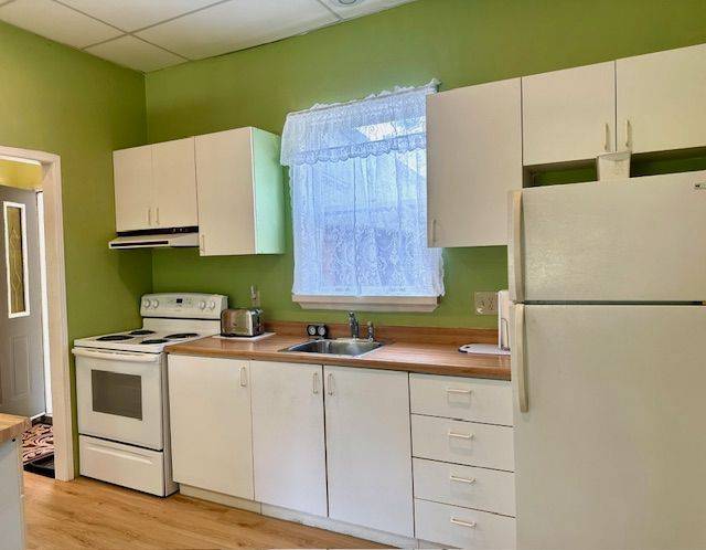 Kawartha Lakes, ON K0M 2J0,11 Church ST