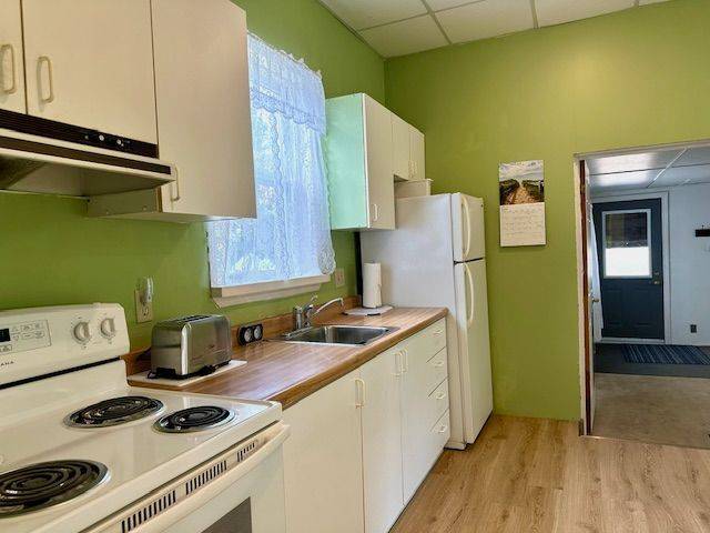 Kawartha Lakes, ON K0M 2J0,11 Church ST