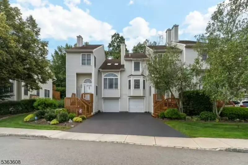 32 Ryan Ln, Lincoln Park Boro, NJ 07035