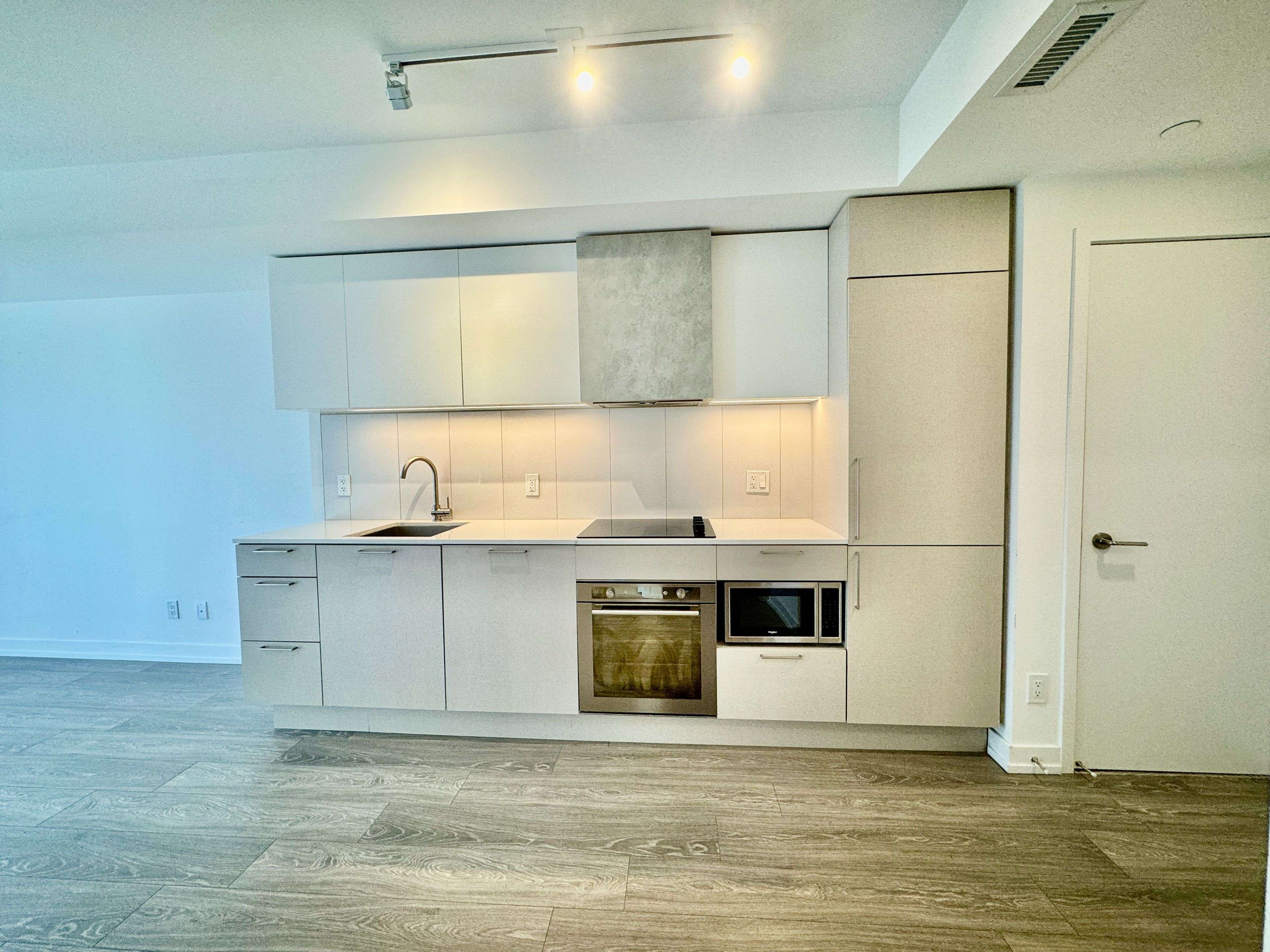 Toronto C01, ON M6K 0E3,19 Western Battery RD #Ph03