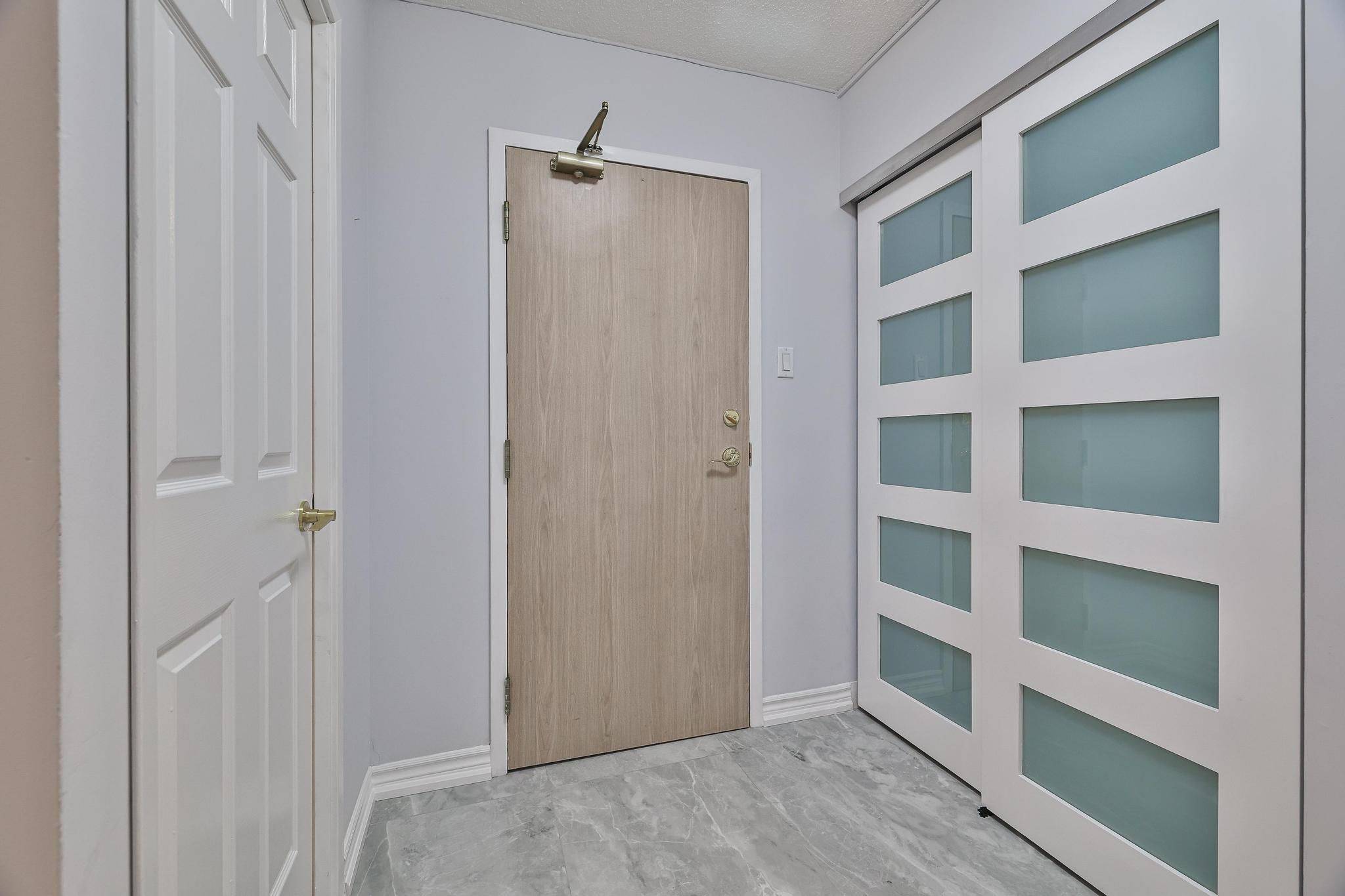 Richmond Hill, ON L4C 9M3,30 Harding BLVD W #802