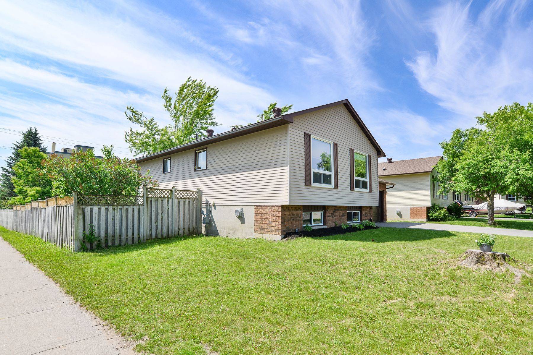 Orillia, ON L3V 6Y1,57 Andrea CRES