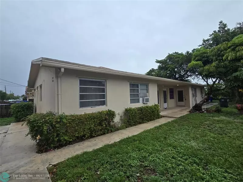 5805 Lincoln St, Hollywood, FL 33021