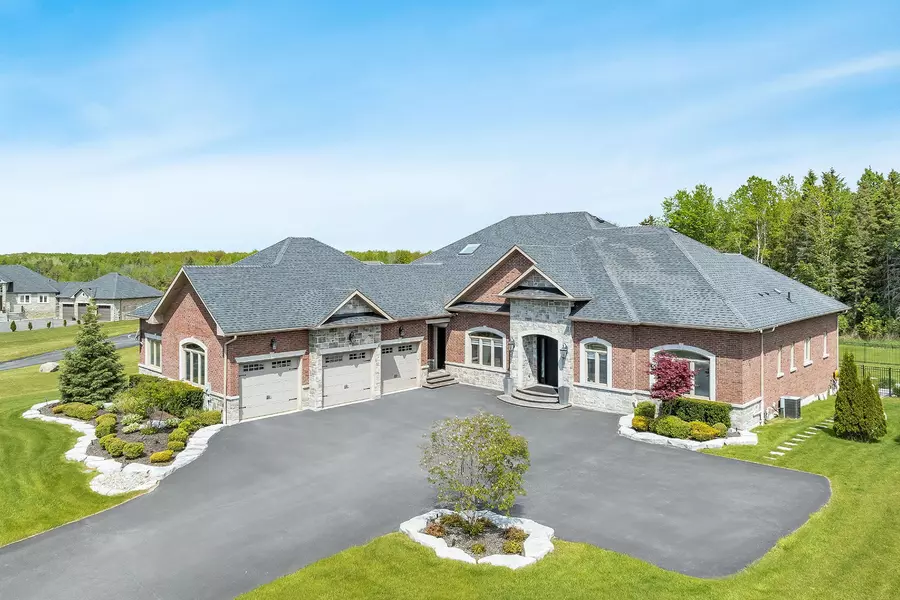 158 Dale CRES, Bradford West Gwillimbury, ON L0L 1L0