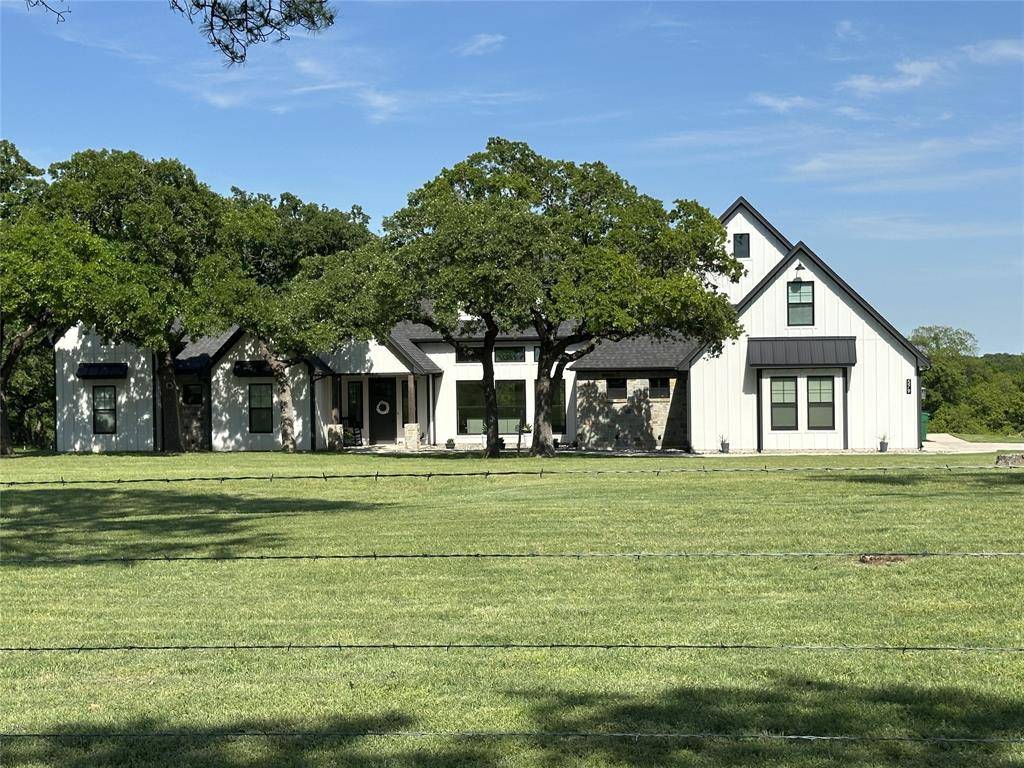 579 County Road 1670, Alvord, TX 76225