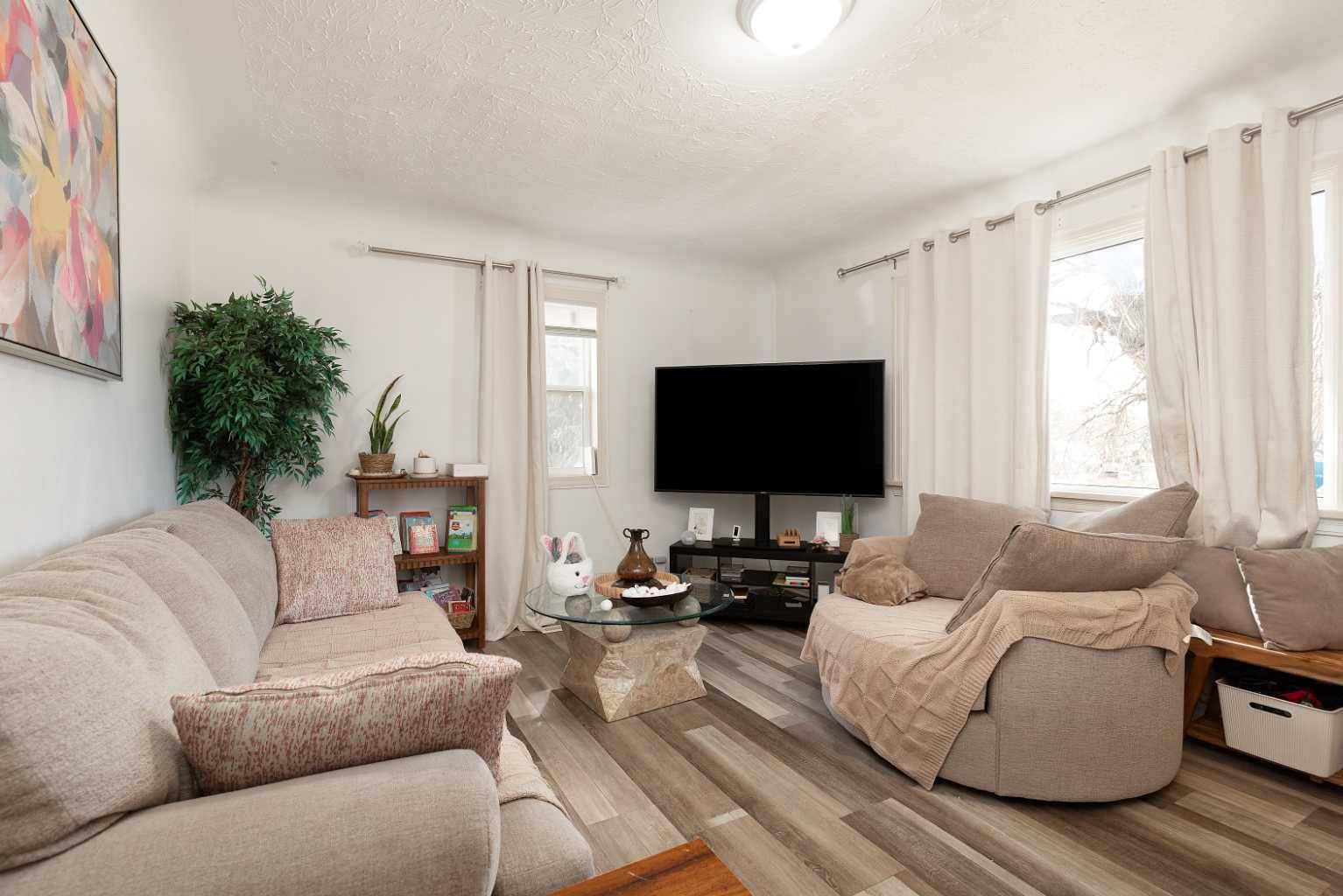 Lethbridge, AB T1H 0B8,2003 2 AVE N