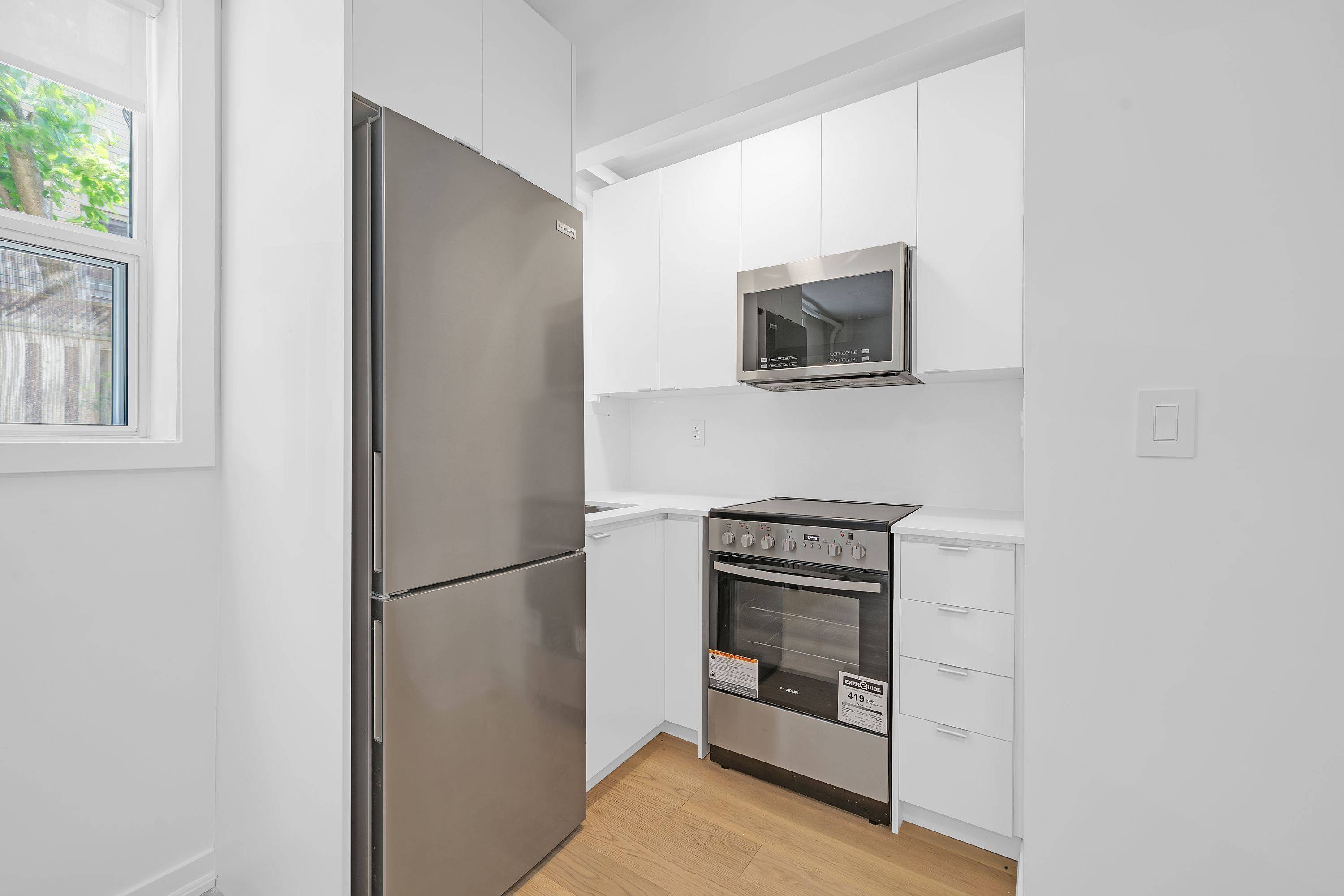 Toronto C02, ON M4V 1J4,26 Balmoral AVE #106