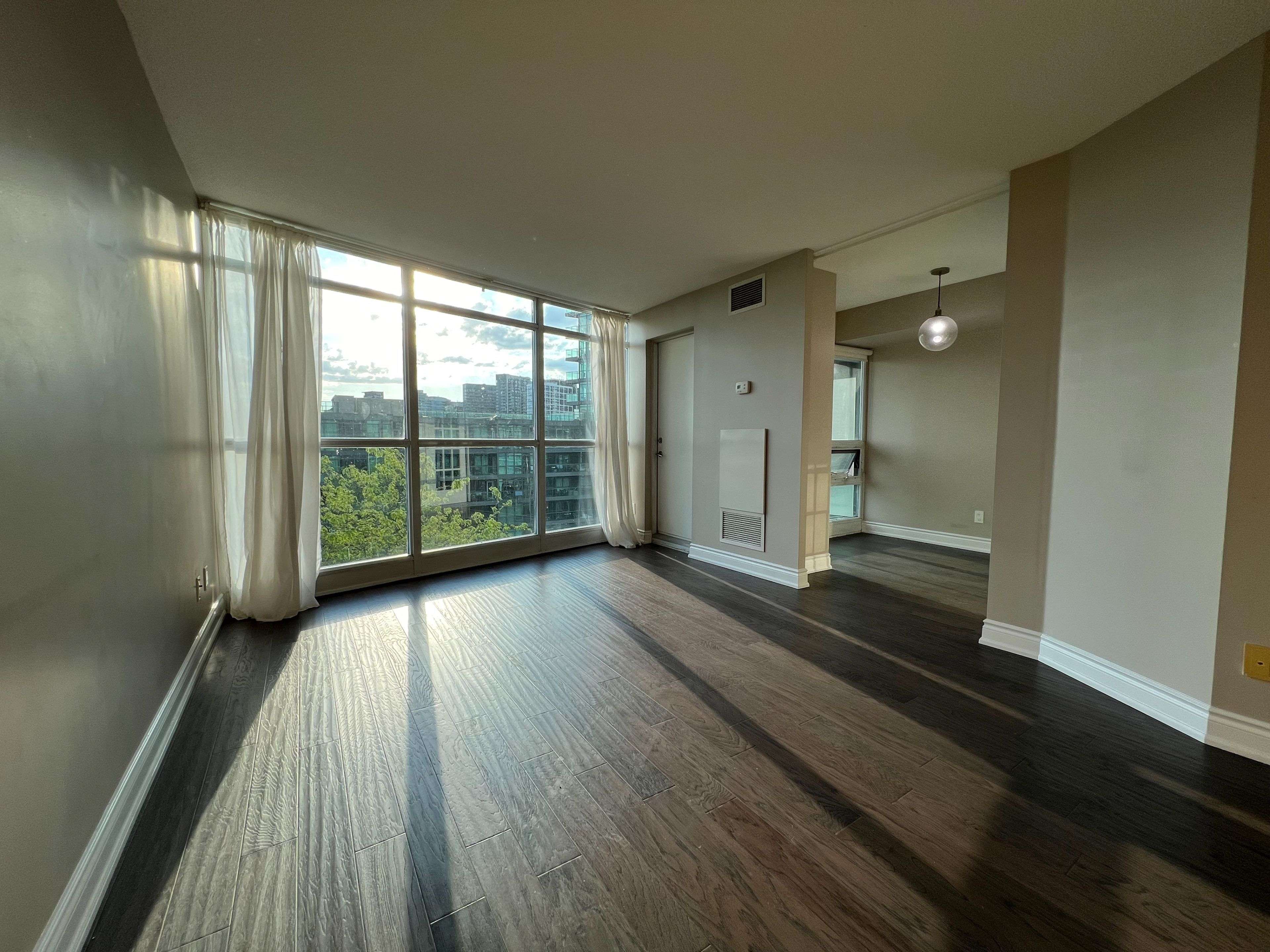 Toronto C01, ON M5V 1B1,219 Fort York BLVD #1210