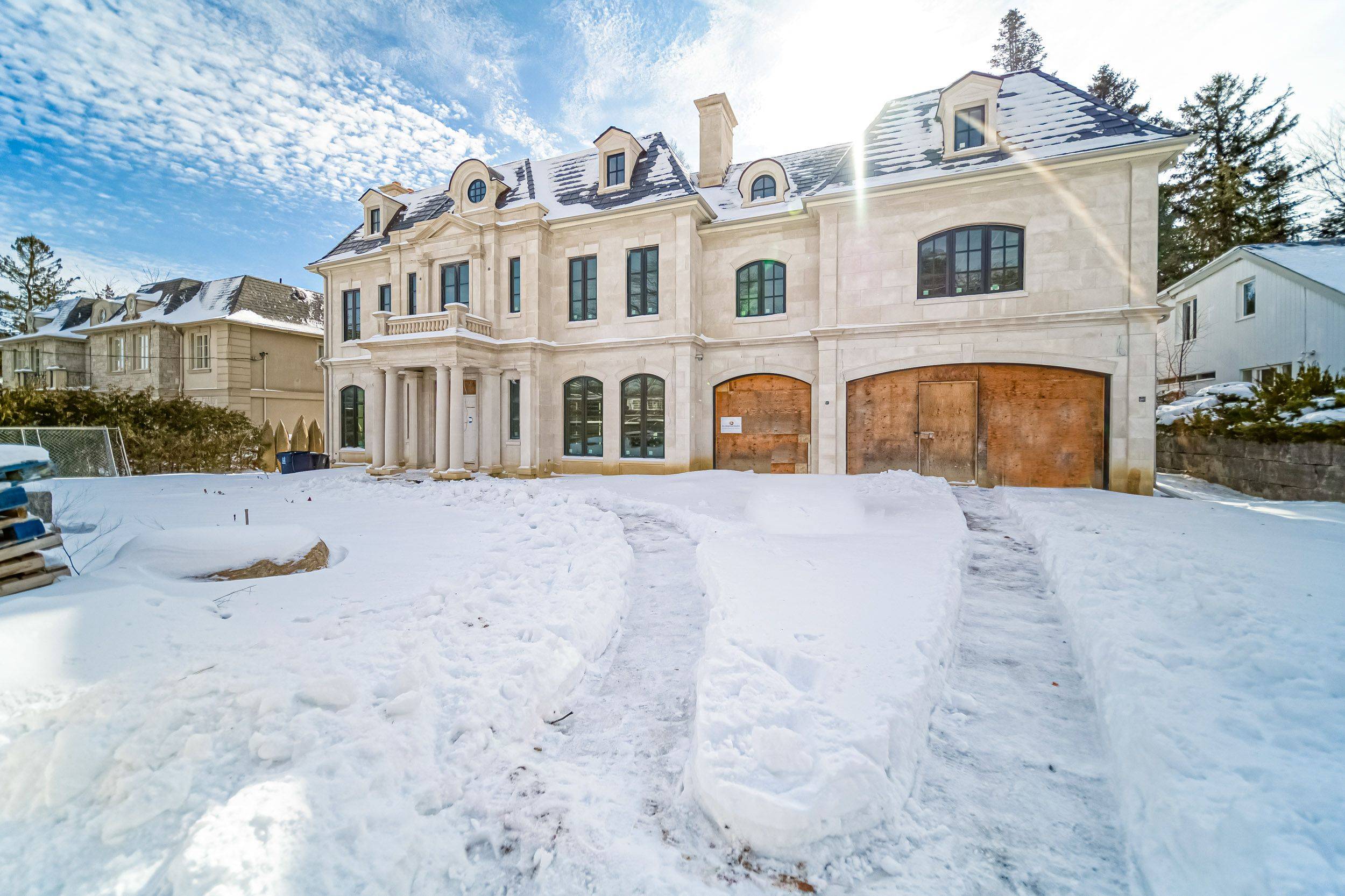 19 Royal Oak DR, Toronto C12, ON M3C 2M3