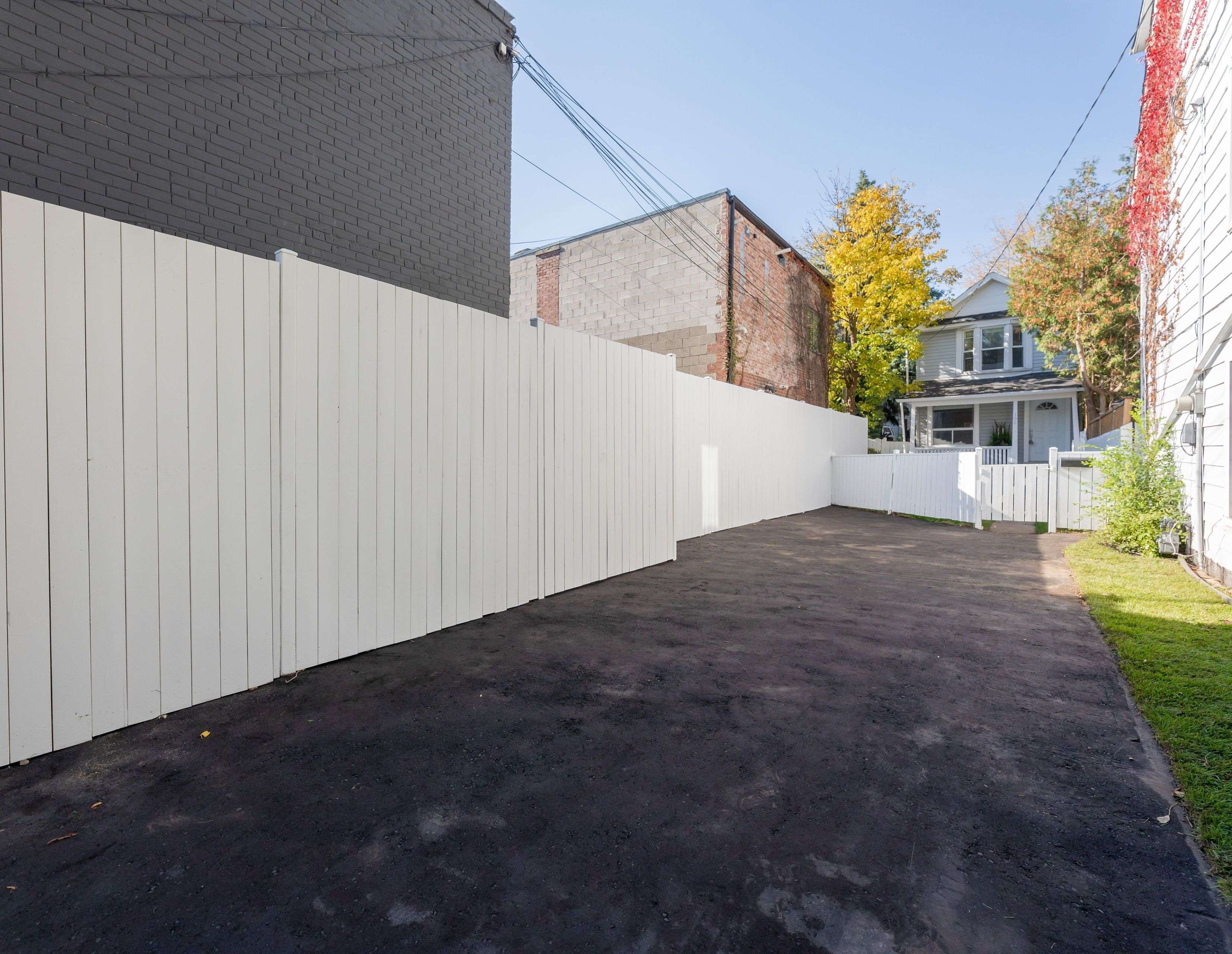 Toronto E02, ON M4E 3K3,106 Willow AVE
