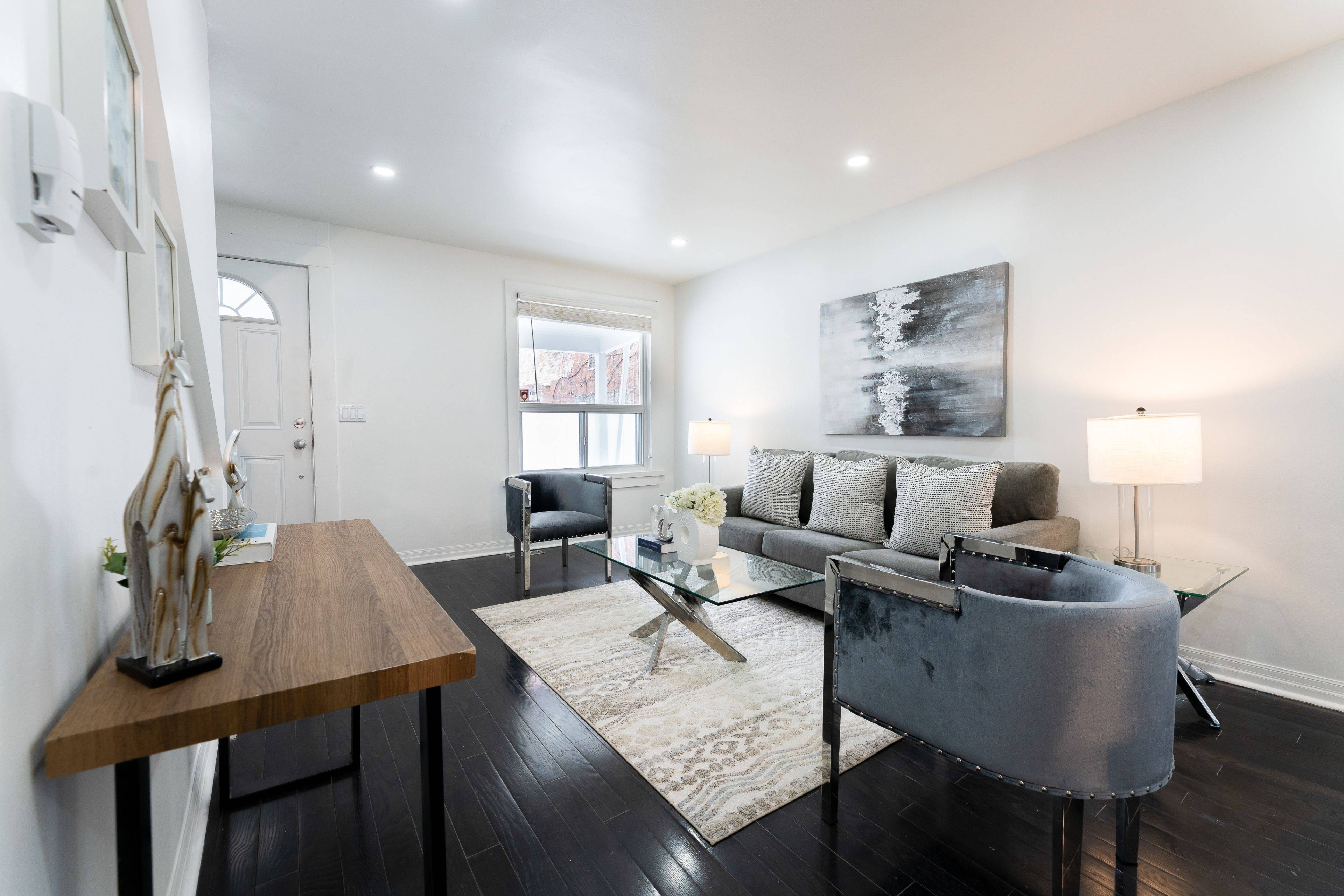 Toronto E02, ON M4E 3K3,106 Willow AVE